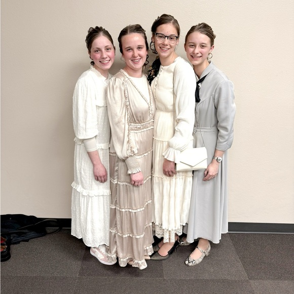 Meet your posher!☺️ - Picture 13 of 16